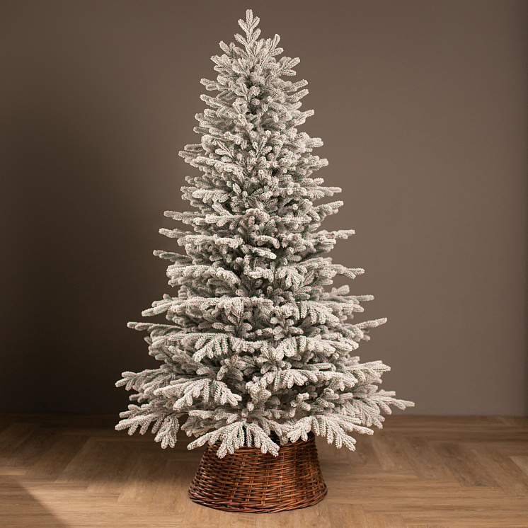 Заснеженная ёлка Уральская 